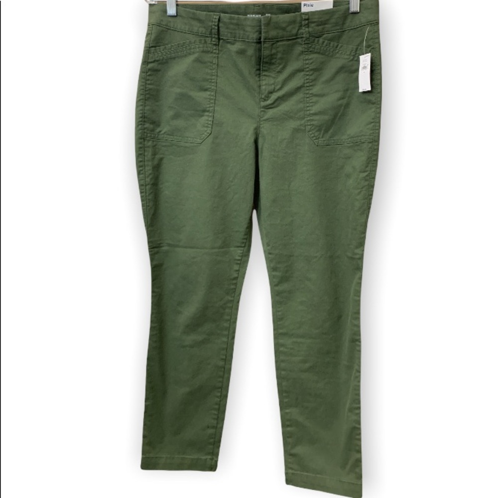 Old Navy Pixie, Olive Green, Pockets in front and back, NWT in perfect condition